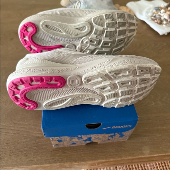 Brooks adrenaline GTS24 - Picture 4 of 9